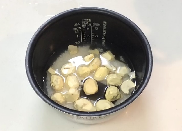 Kurigohan (rice boiled with chestnuts)